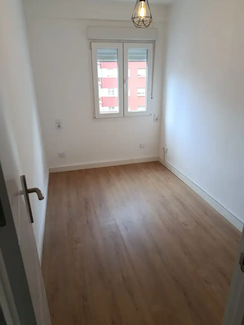 Dormitori de Pis en venda en Avilés amb Parquet, Terrassa i Forn