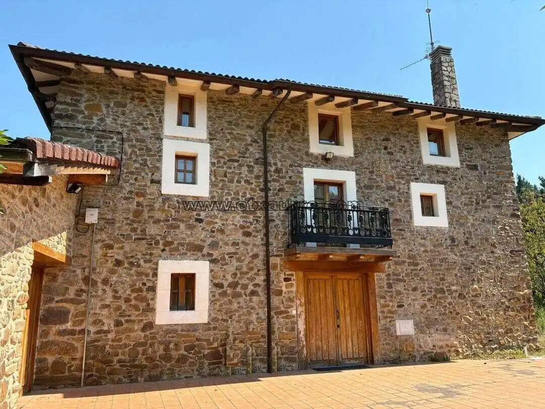 Vista exterior de Finca rústica en venda en Laudio / Llodio amb Calefacció i Moblat