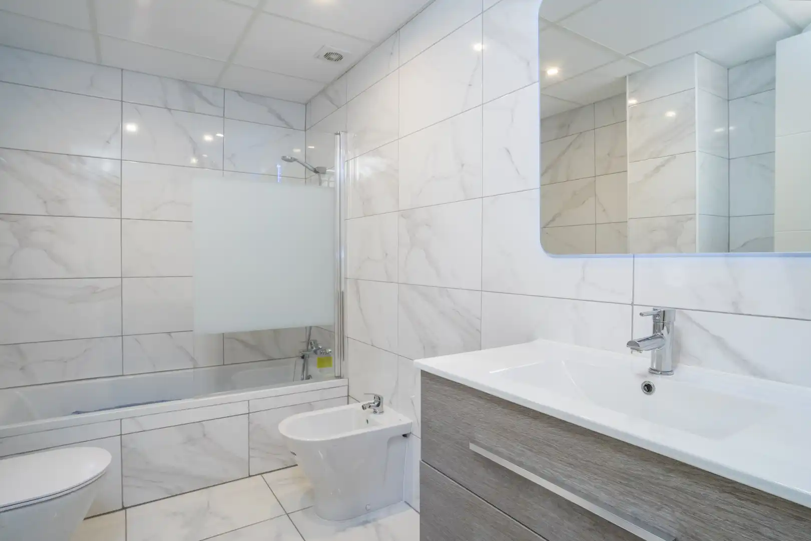 Baño de Planta baja en venta en Marbella con Aire acondicionado, Terraza y Piscina