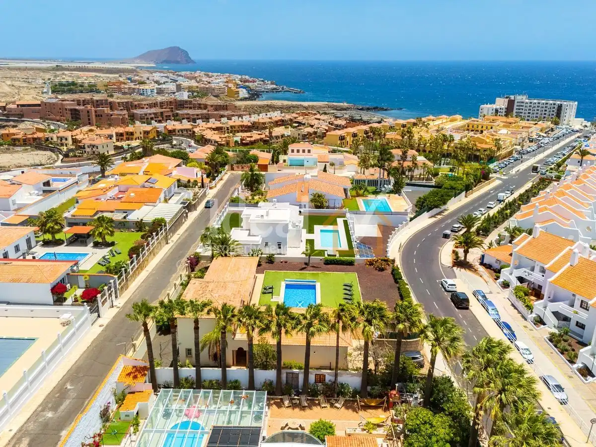 Detached house with pool for sale in Golf del Sur - Amarilla Golf, imagen 2