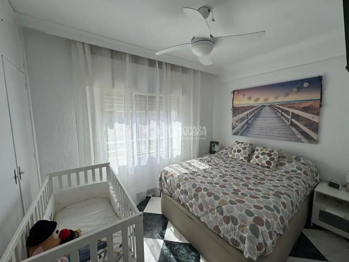 Schlafzimmer von Wohnung zum Verkauf in Huelva mit Klimaanlage