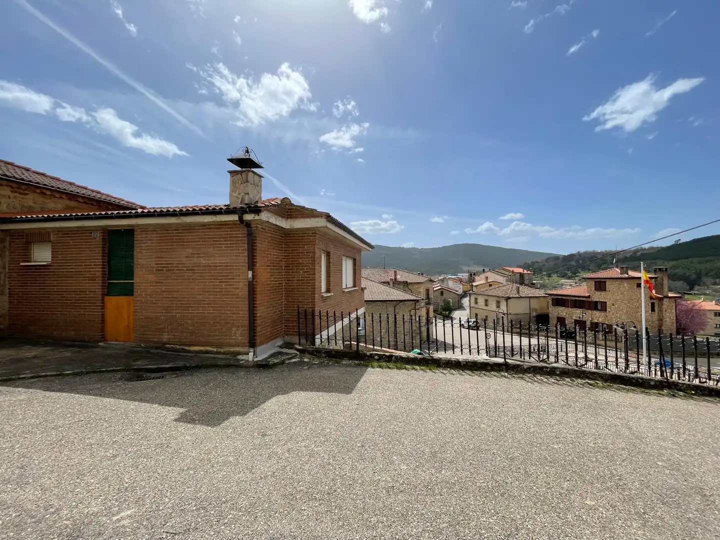 Vista exterior de Finca rústica en venda en Regumiel de la Sierra amb Jardí privat, Parquet i Traster