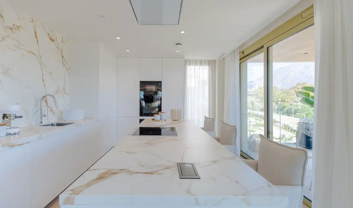 Küche von Dachboden zum Verkauf in Marbella mit Klimaanlage, Terrasse und Abstellraum