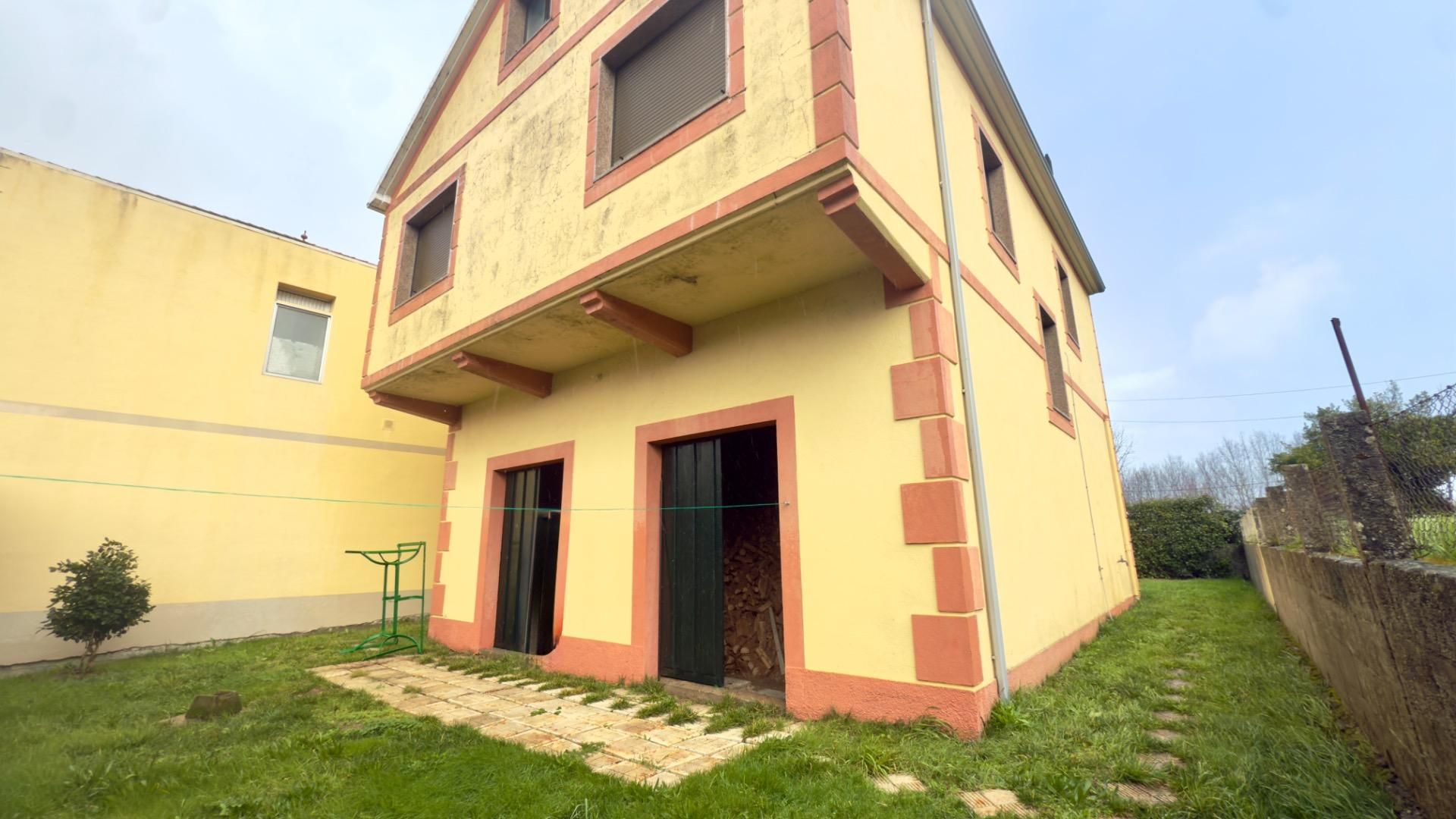 Vista exterior de Casa o xalet en venda en Ramirás amb Jardí privat, Moblat i Balcó