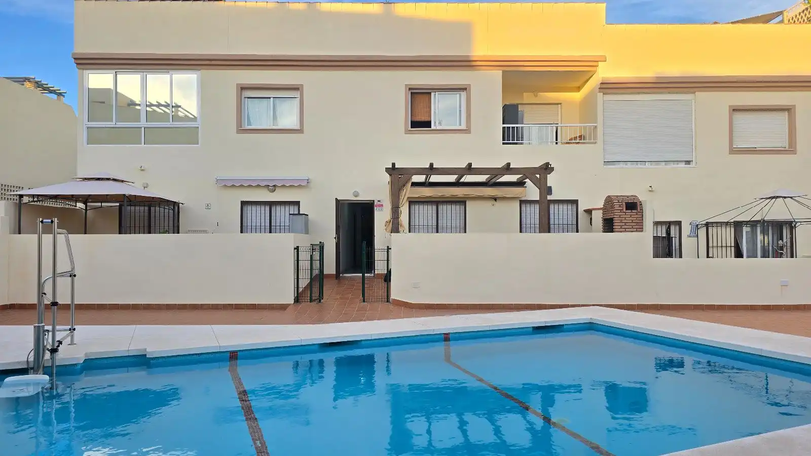 Swimming pool of Flat for sale in El Pinillo 