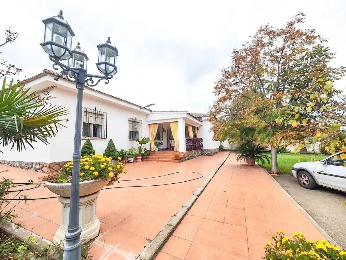 Vista exterior de Casa o chalet en venta en Puertollano con Aire acondicionado, Calefacción y Jardín privado