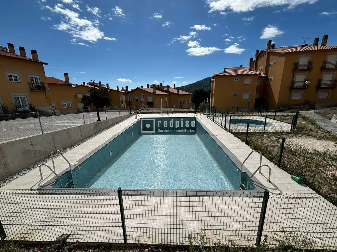 Piscina de Casa o xalet en venda en Cadalso de los Vidrios amb Calefacció, Jardí privat i Terrassa