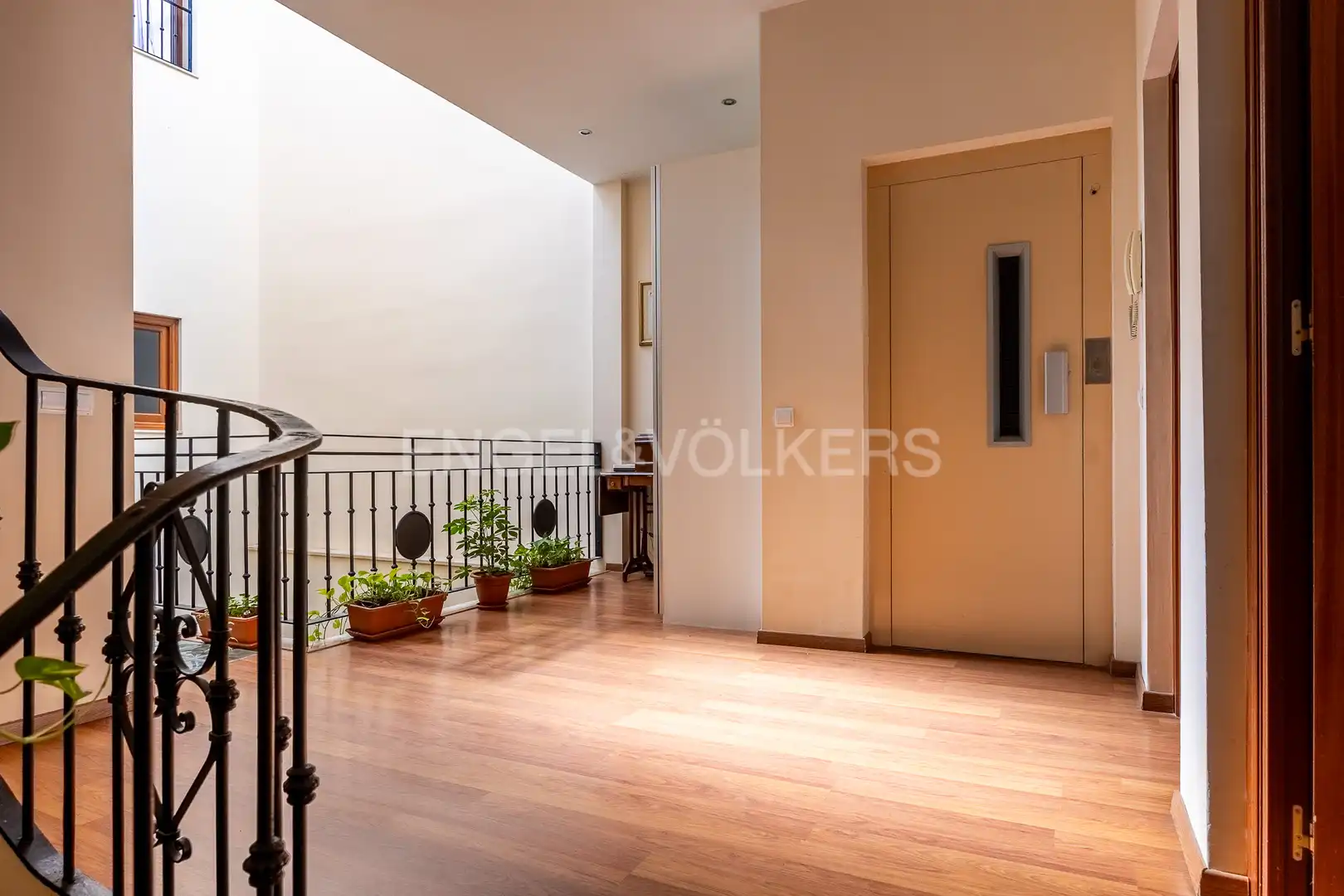 Houses for sale in Sevilla  with Air Conditioner, Heating and Storage room