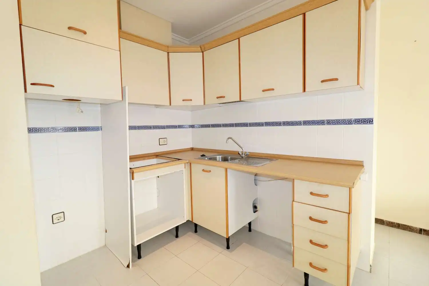 Küche von Wohnung zum Verkauf in Torrevieja mit Terrasse