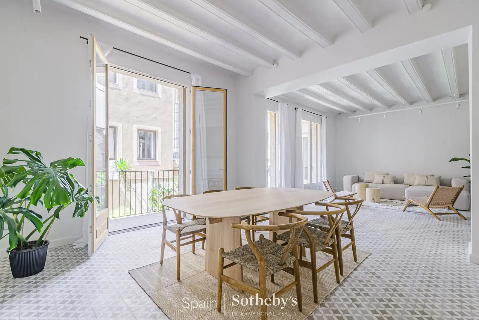 Menjador de Apartament en venda en Barcelona amb Aire condicionat i Calefacció