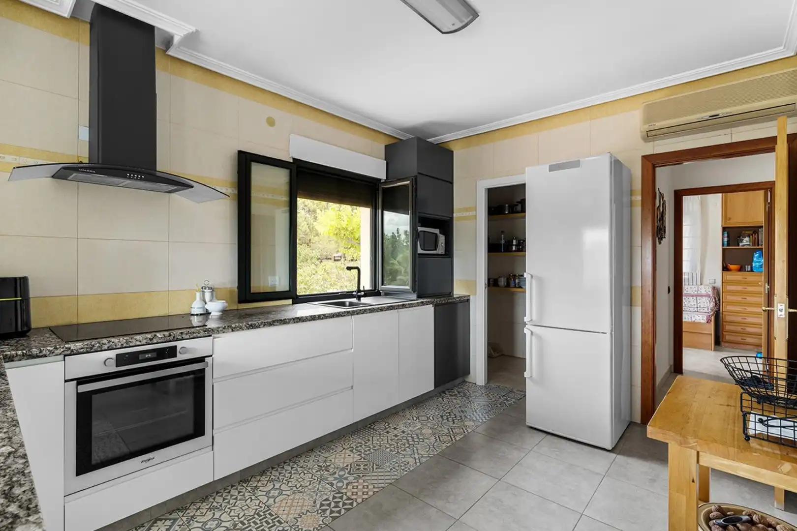 Cocina de Casa o chalet en venta en Alicante / Alacant con Aire acondicionado, Jardín privado y Terraza
