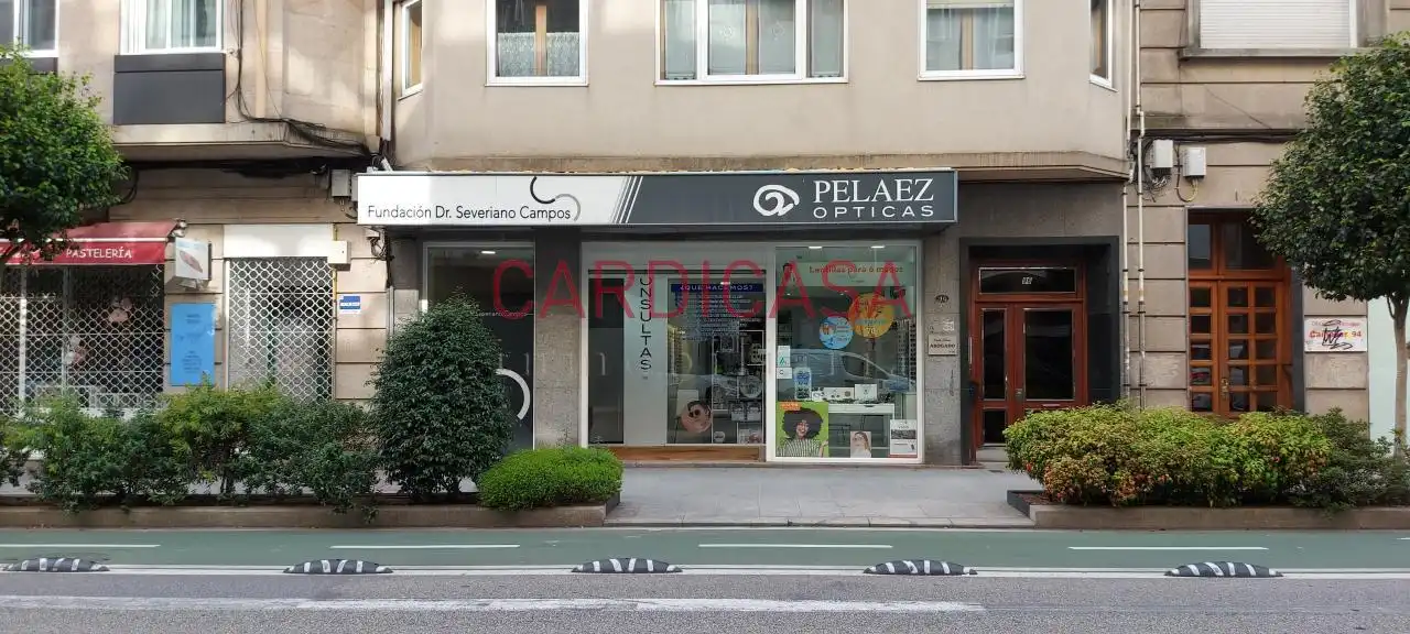 Local comercial en venta en Avenida das Camelias, imagen 3