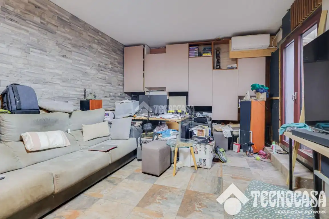 Casa aparellada amb terrassa en venda a Cerdanyola, imagen 2