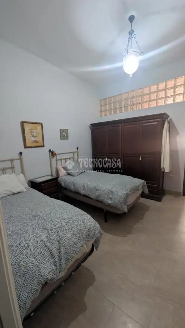 Dormitori de Pis en venda en Marchena amb Aire condicionat i Traster