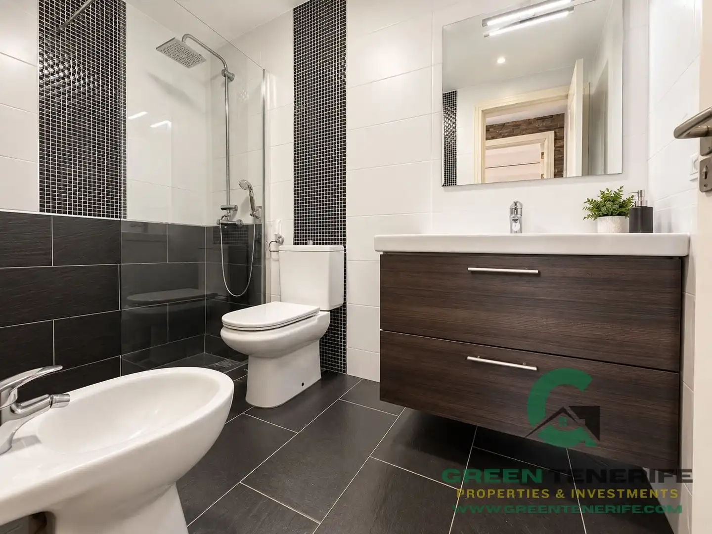 Bathroom of Flat for sale in Adeje  with Terrace and Storage room
