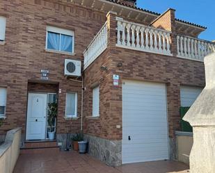 Vista exterior de Casa adosada en venda en Móra d'Ebre amb Calefacció, Terrassa i Traster