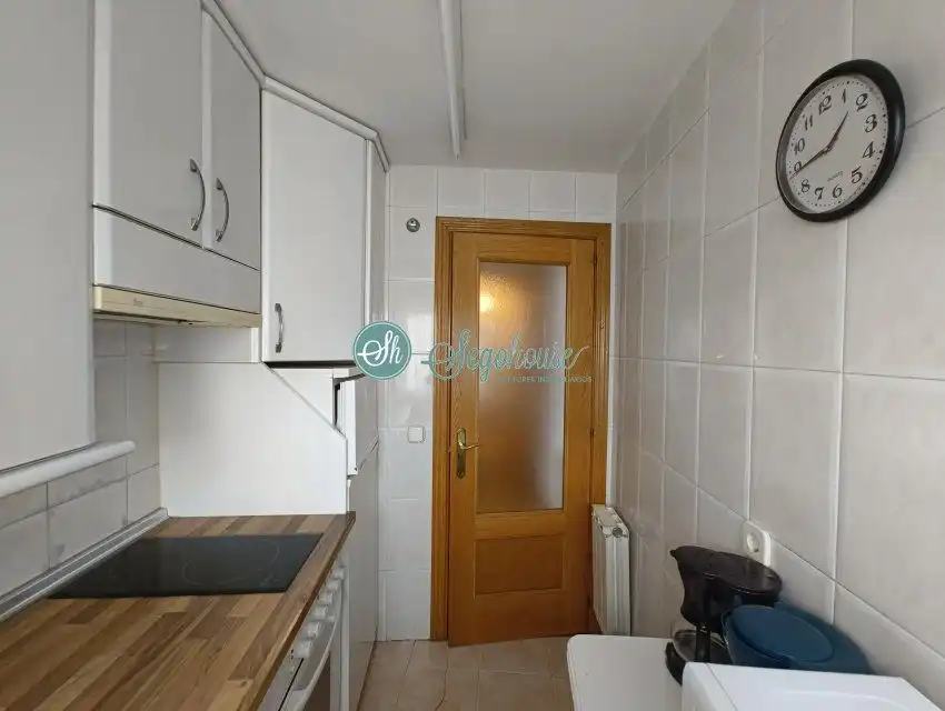Cocina de Piso de alquiler en San Cristóbal de Segovia con Calefacción, Parquet y Amueblado