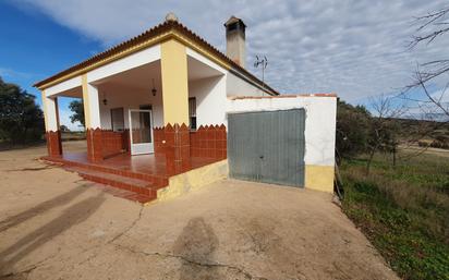 Vista exterior de Casa o xalet en venda en Brazatortas amb Aire condicionat i Piscina