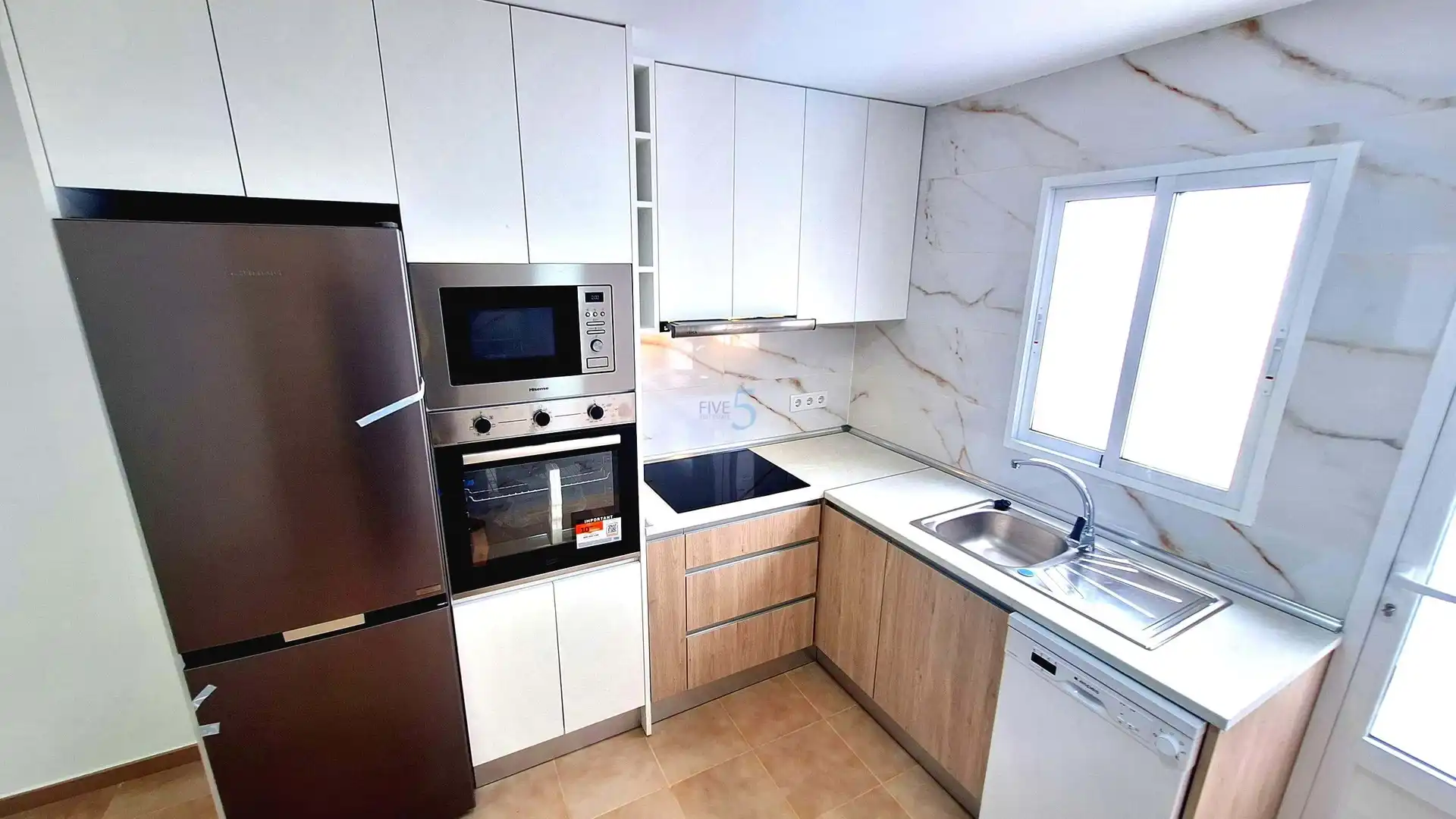 Bungalow with terrace for sale in Zona Carrefour - Urbanizaciones, imagen 4