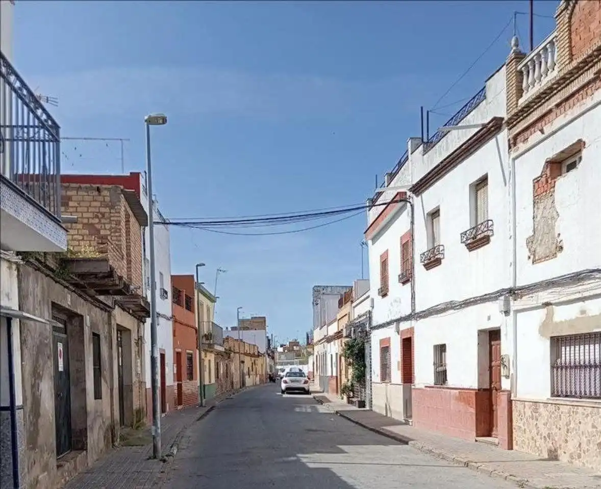 Vista exterior de Casa adosada en venda en Coria del Río