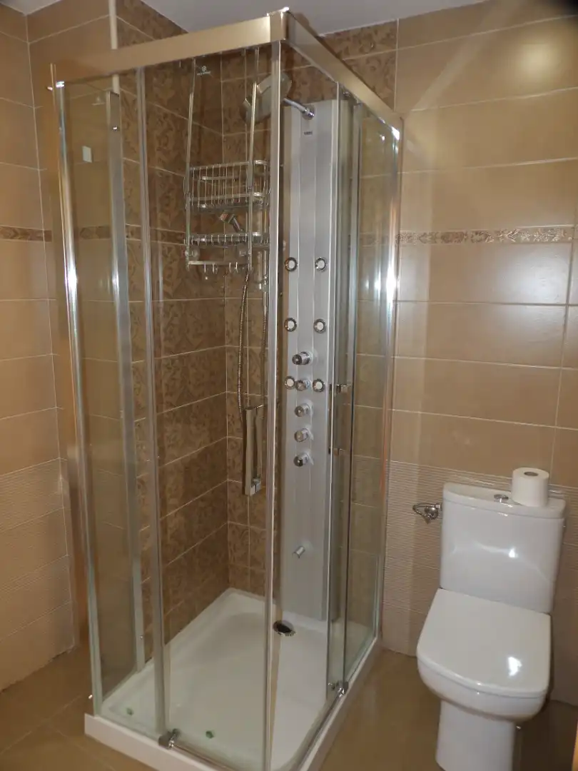 Baño de Apartamento en venta en León Capital  con Calefacción, Parquet y Amueblado