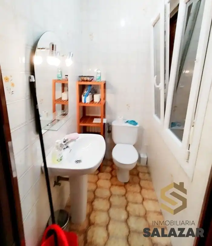 Bathroom of Flat for rent in Bilbao   with Heating and Terrace