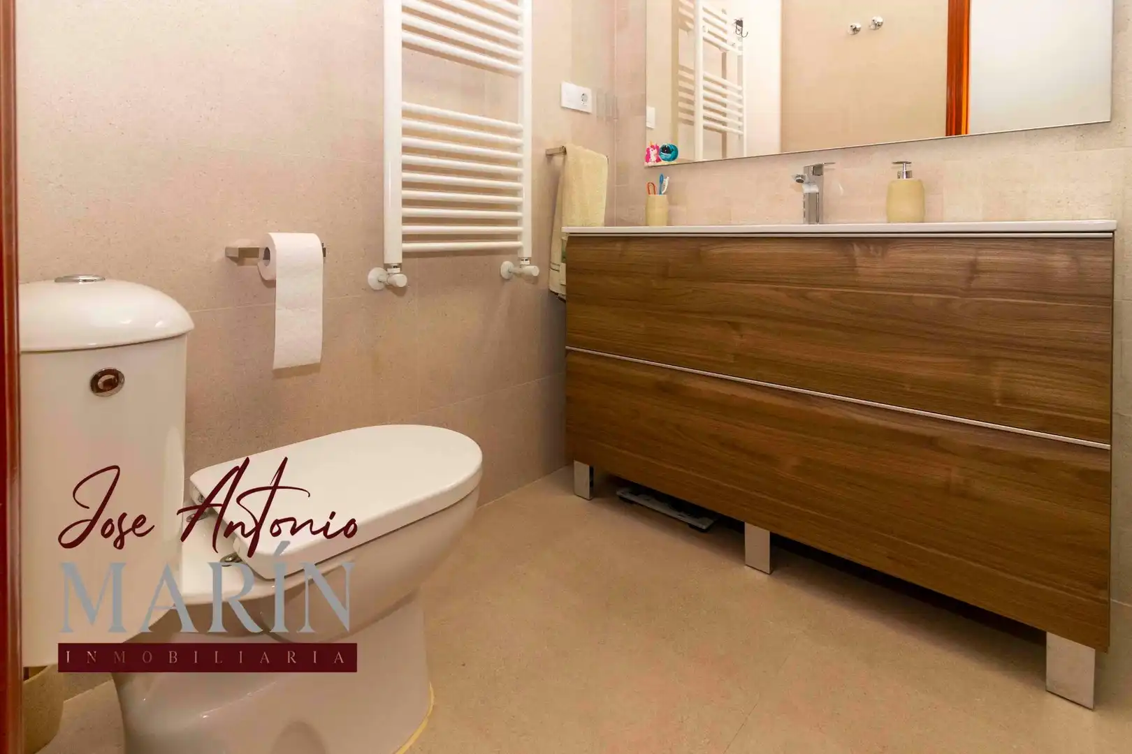 Baño de Casa adosada en venta en Badajoz con Aire acondicionado, Calefacción y Trastero