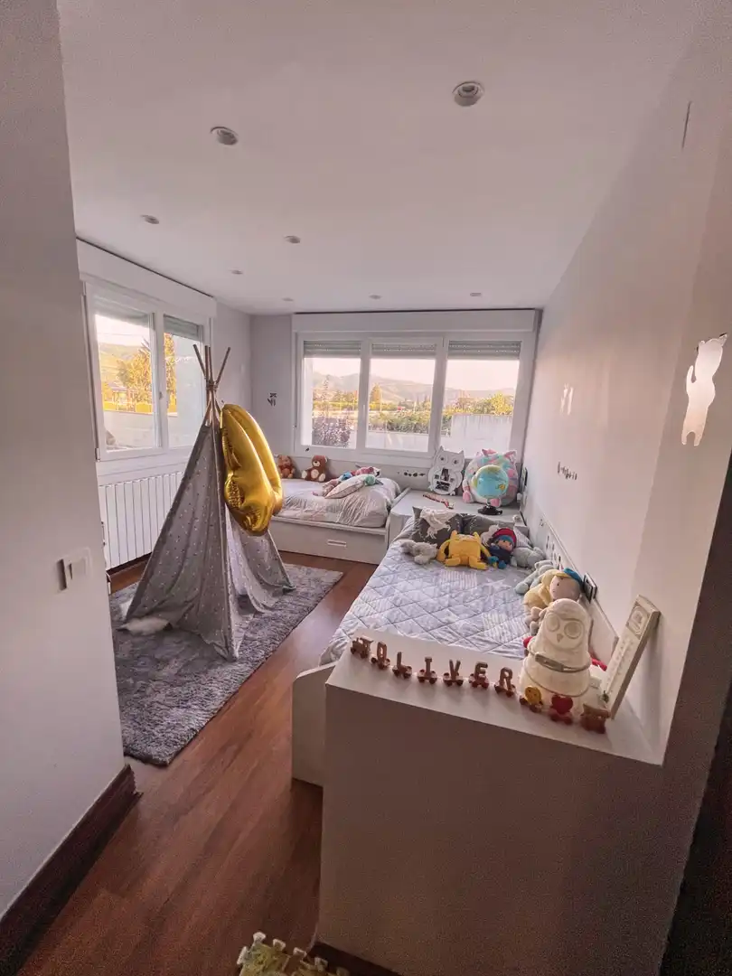 Habitación de Casa o chalet en venta en Albelda de Iregua con Aire acondicionado, Calefacción y Jardín privado