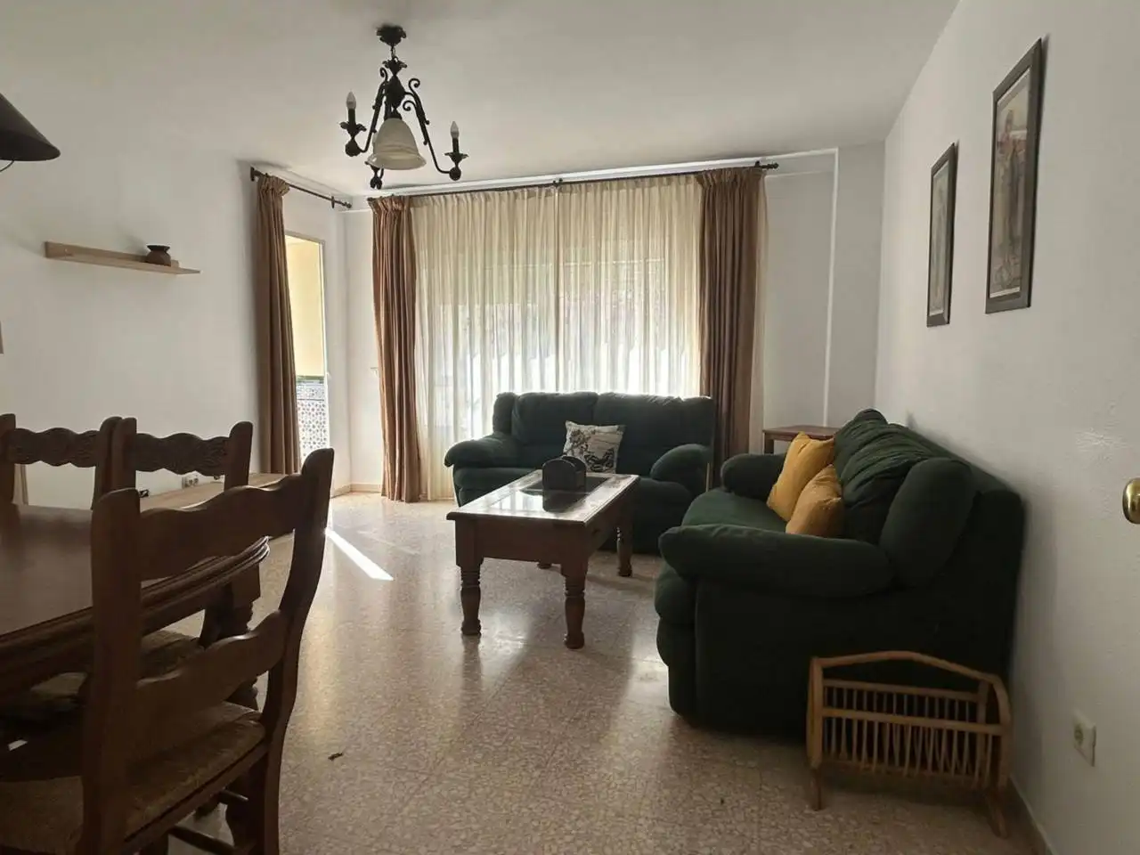 Sala d'estar de Pis en venda en Estepona amb Moblat i Balcó