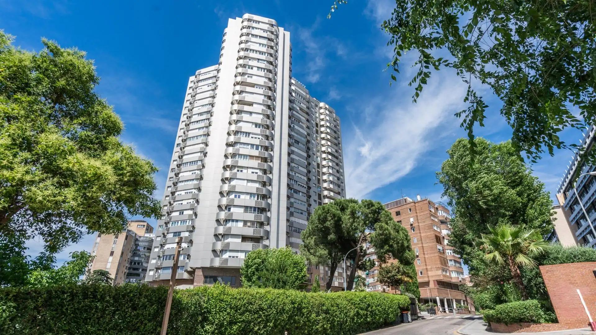 Außenansicht von Büro zum Verkauf in Madrid mit Klimaanlage und Heizung