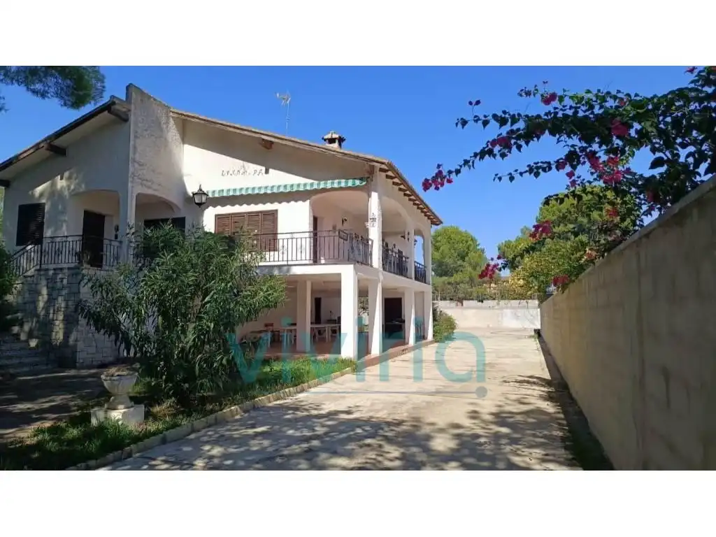 Exterior view of Houses for sale in La Cañada