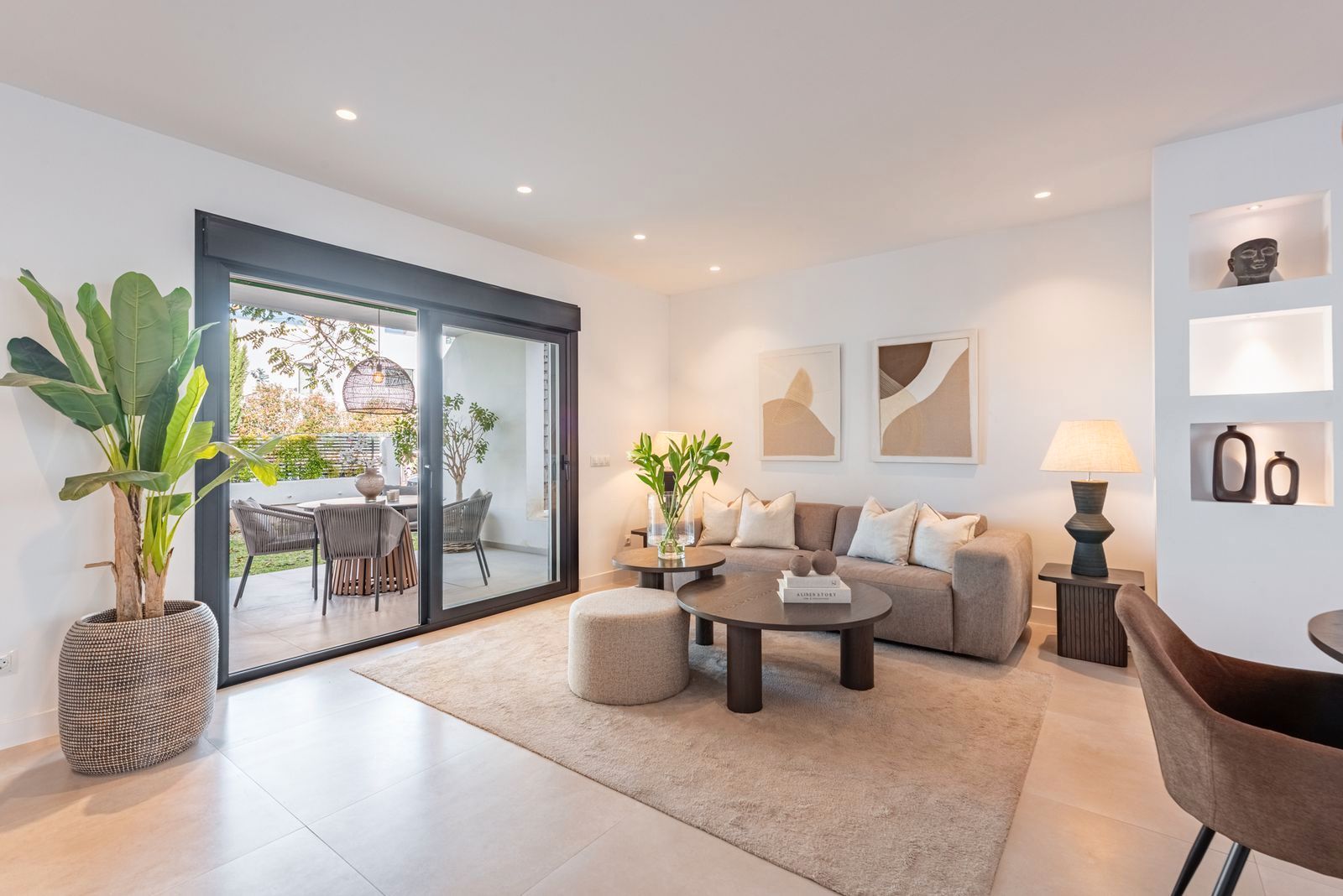 Sala d'estar de Apartament en venda en Marbella amb Terrassa, Moblat i Piscina comunitària