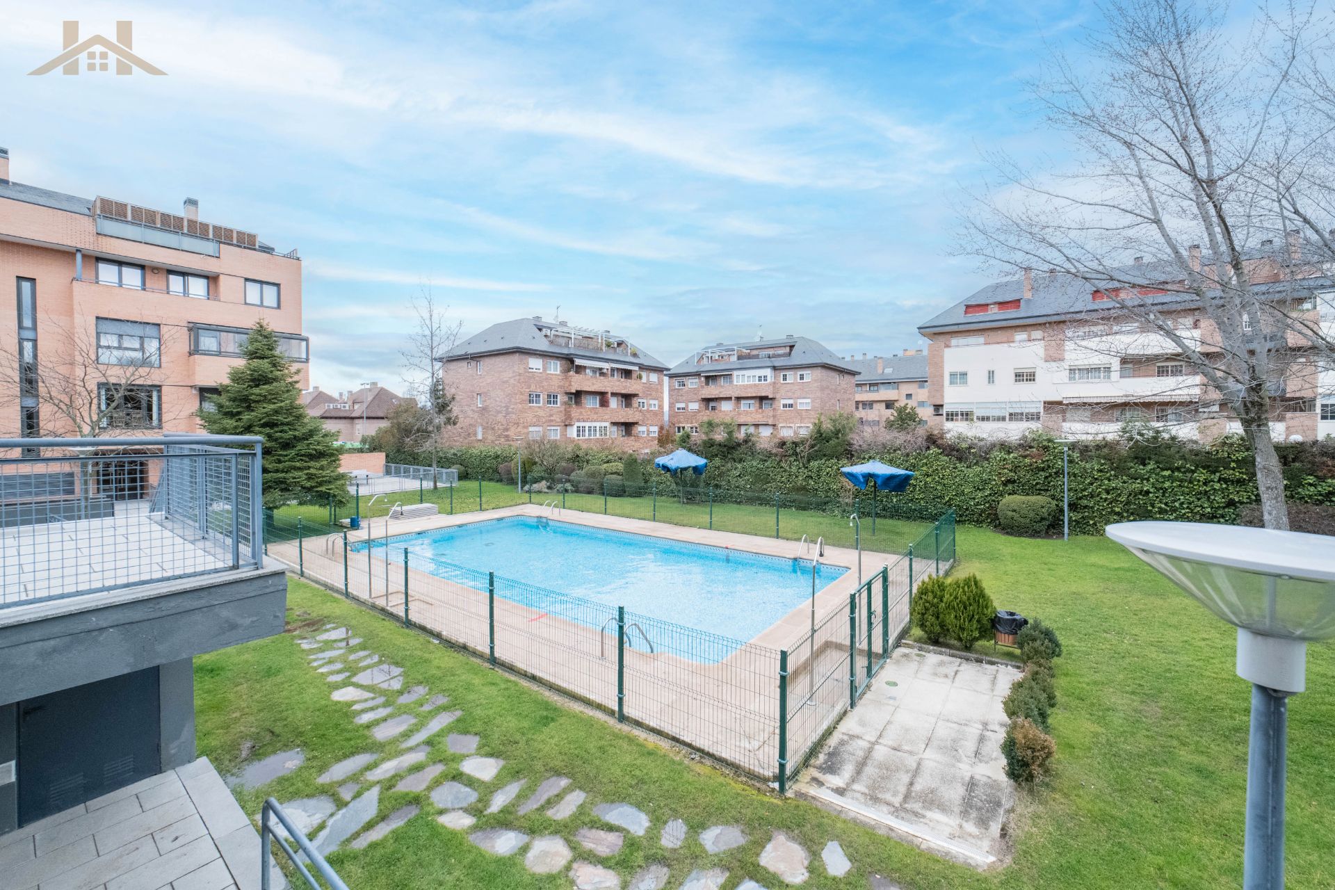 Piscina de Dúplex en venda en Majadahonda amb Aire condicionat, Calefacció i Terrassa