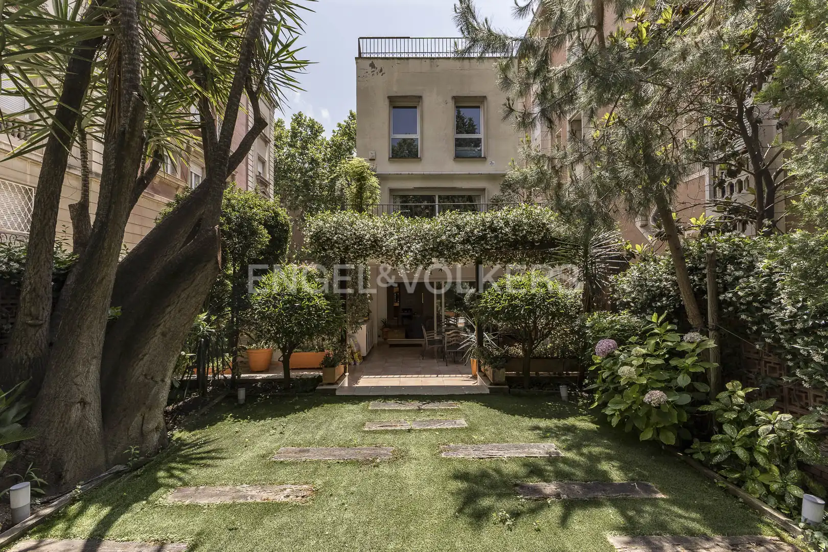 Jardín de Casa o chalet en venta en Barcelona con Aire acondicionado, Calefacción y Jardín privado