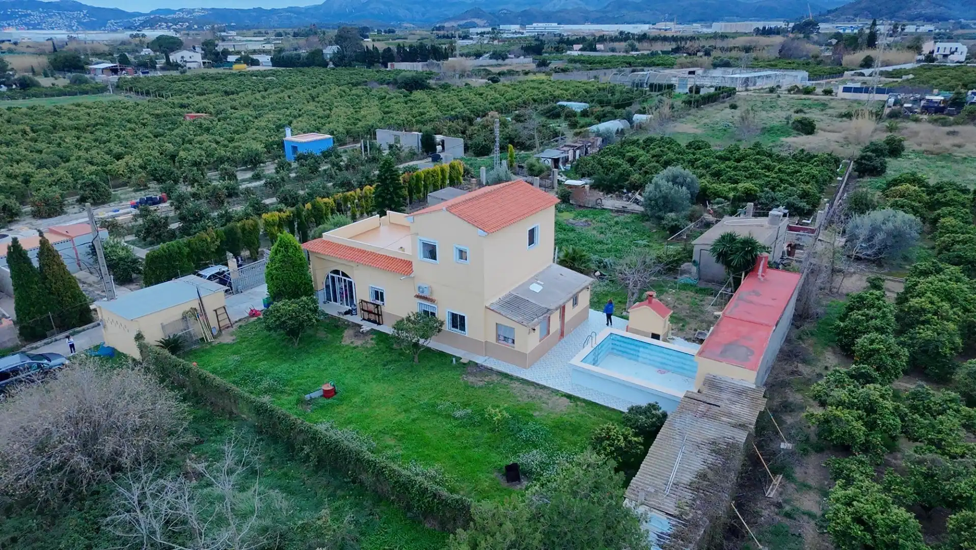 Vista exterior de Finca rústica en venda en Oliva amb Aire condicionat, Calefacció i Balcó