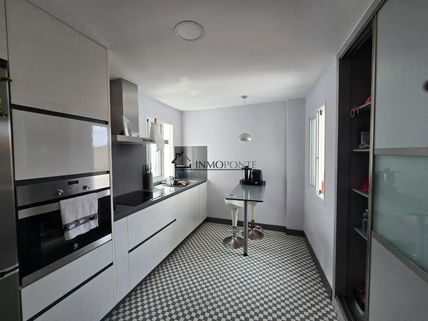 Kitchen of Flat for rent in Pontevedra Capital   with Heating, Terrace and Oven