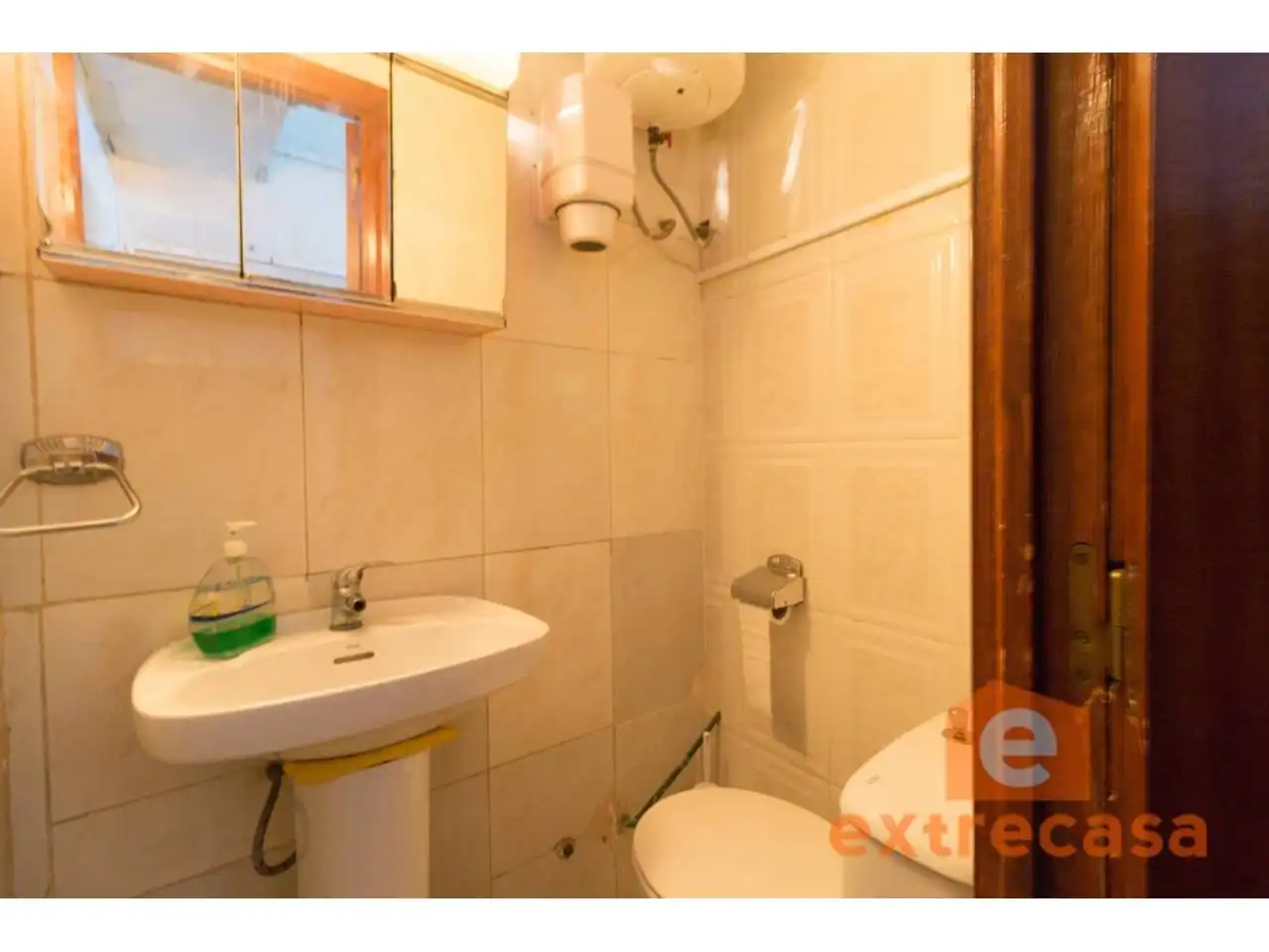Bany de Local en venda en Badajoz amb Aire condicionat