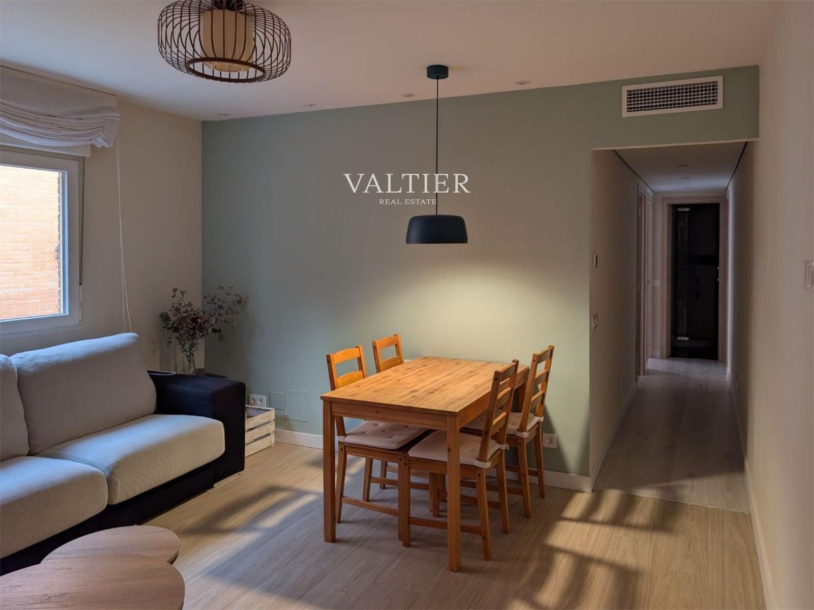 Comedor de Ático de alquiler en  Madrid Capital con Aire acondicionado, Terraza y Amueblado