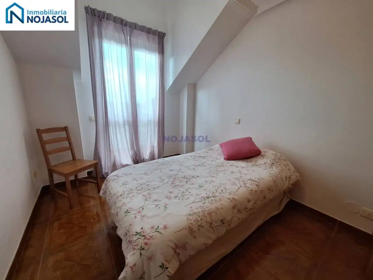 Habitación de Apartamento en venta en Meruelo con Calefacción, Terraza y Amueblado