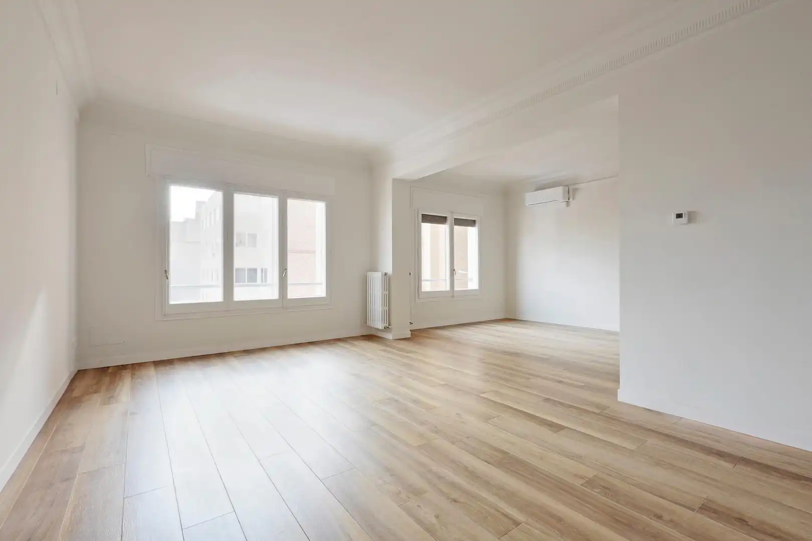 Living room of Flat for rent in Barcelona  with Air Conditioner, Heating and Parquet flooring