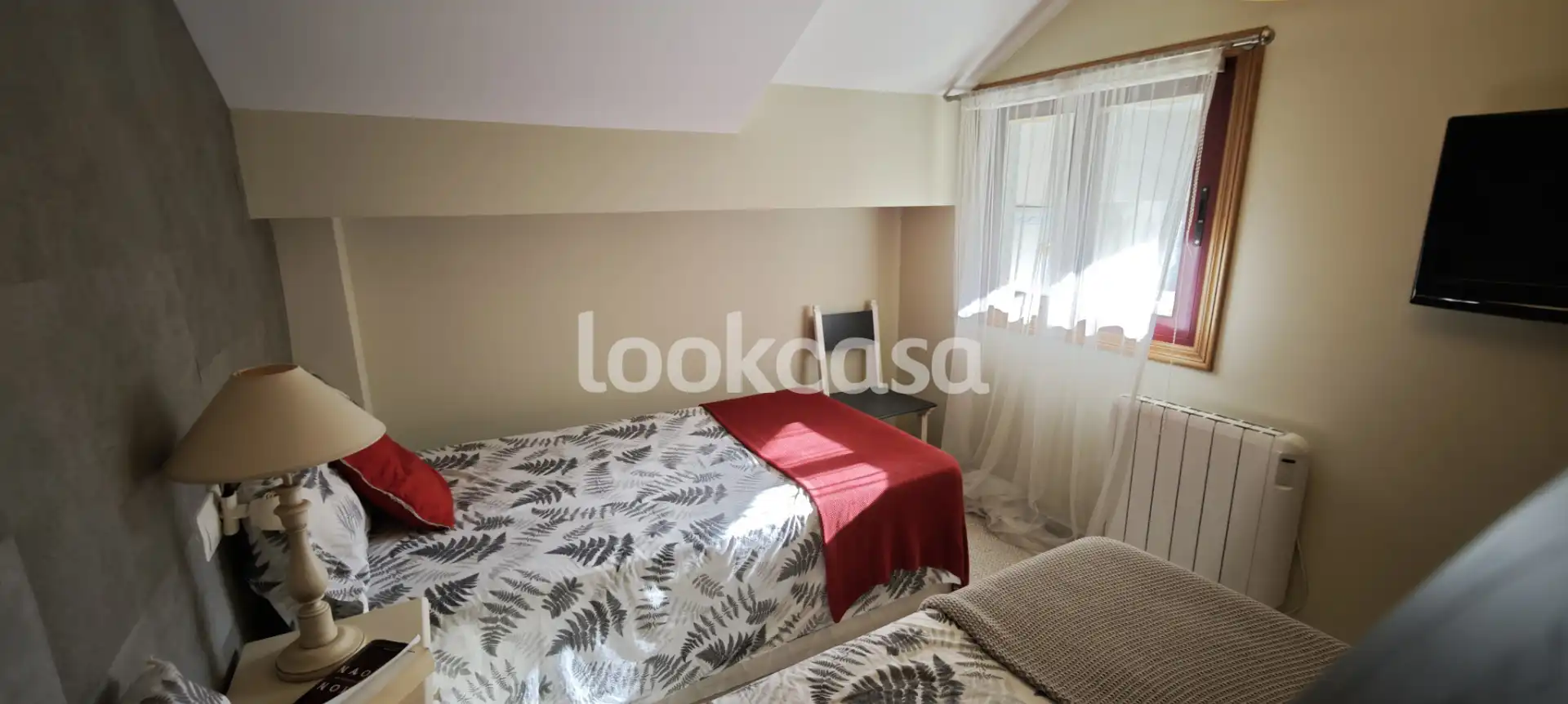 Habitación de Ático en venta en Sanxenxo con Calefacción, Parquet y Terraza