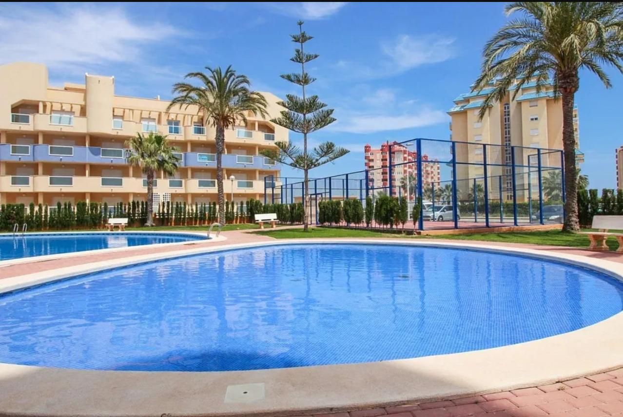 Piscina de Ático en venta en La Manga del Mar Menor con Aire acondicionado, Calefacción y Jardín privado