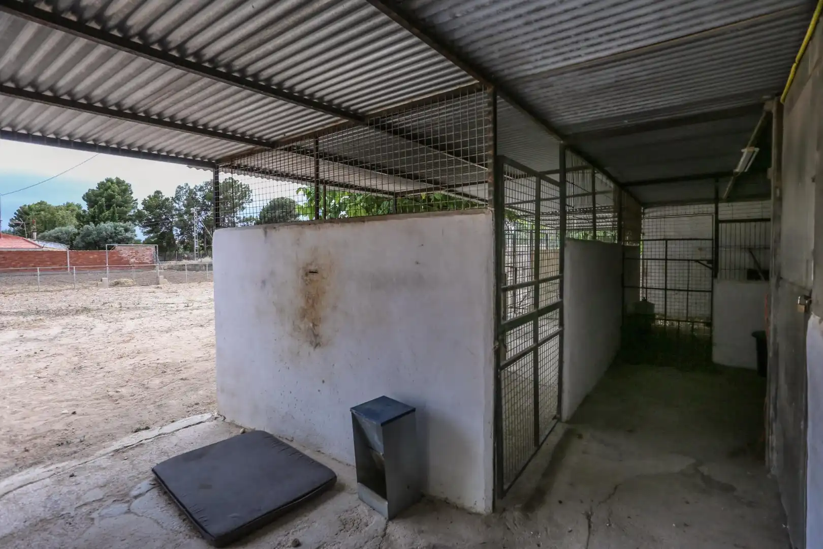 Vista exterior de Casa o xalet en venda en Elda amb Aire condicionat, Calefacció i Jardí privat