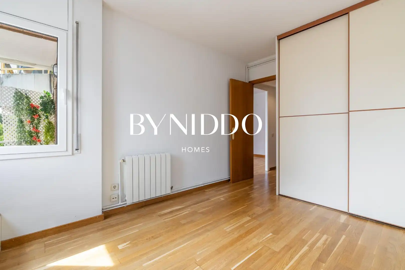 Bedroom of Flat for sale in Sant Cugat del Vallès  with Air Conditioner, Heating and Parquet flooring