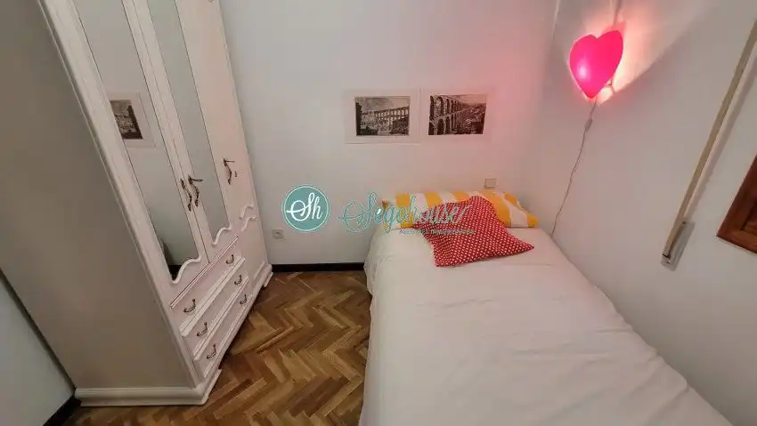 Bedroom of Flat for rent in Segovia  with Heating, Parquet flooring and Terrace