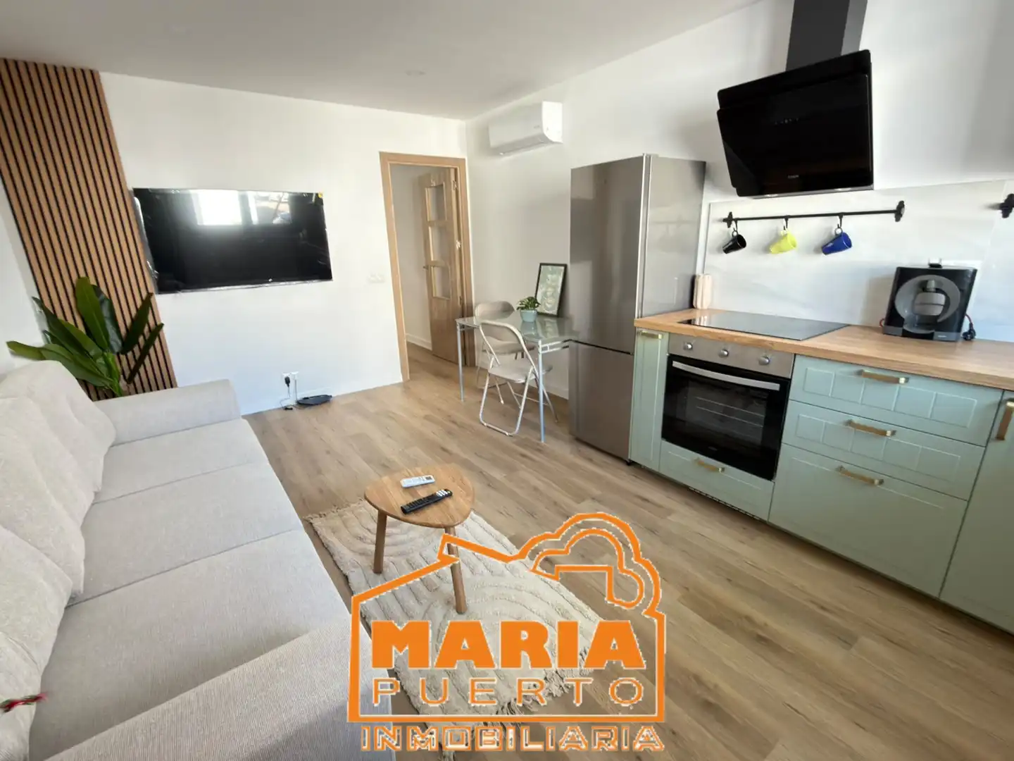 Sala d'estar de Apartament de lloguer en Málaga amb Aire condicionat i Moblat