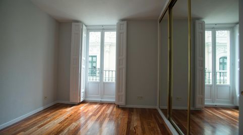 Photo 3 of Flat for rent in Calle de Fernanflor, Cortes - Huertas, Madrid Capital