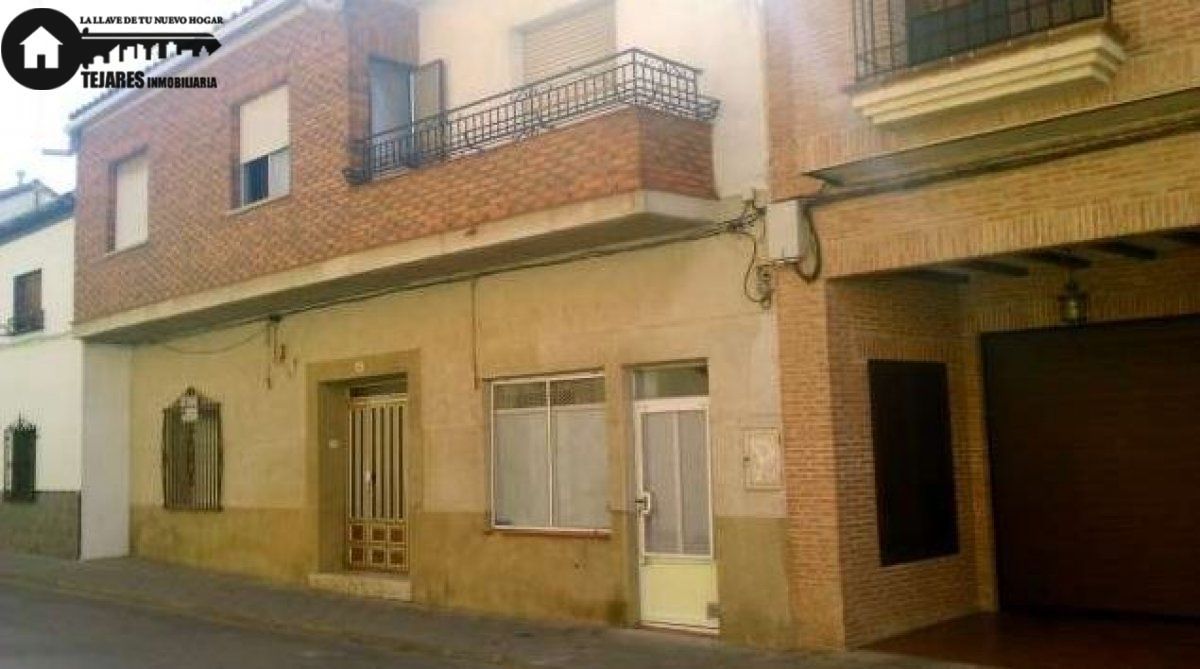 Vista exterior de Edifici en venda en Villarrobledo