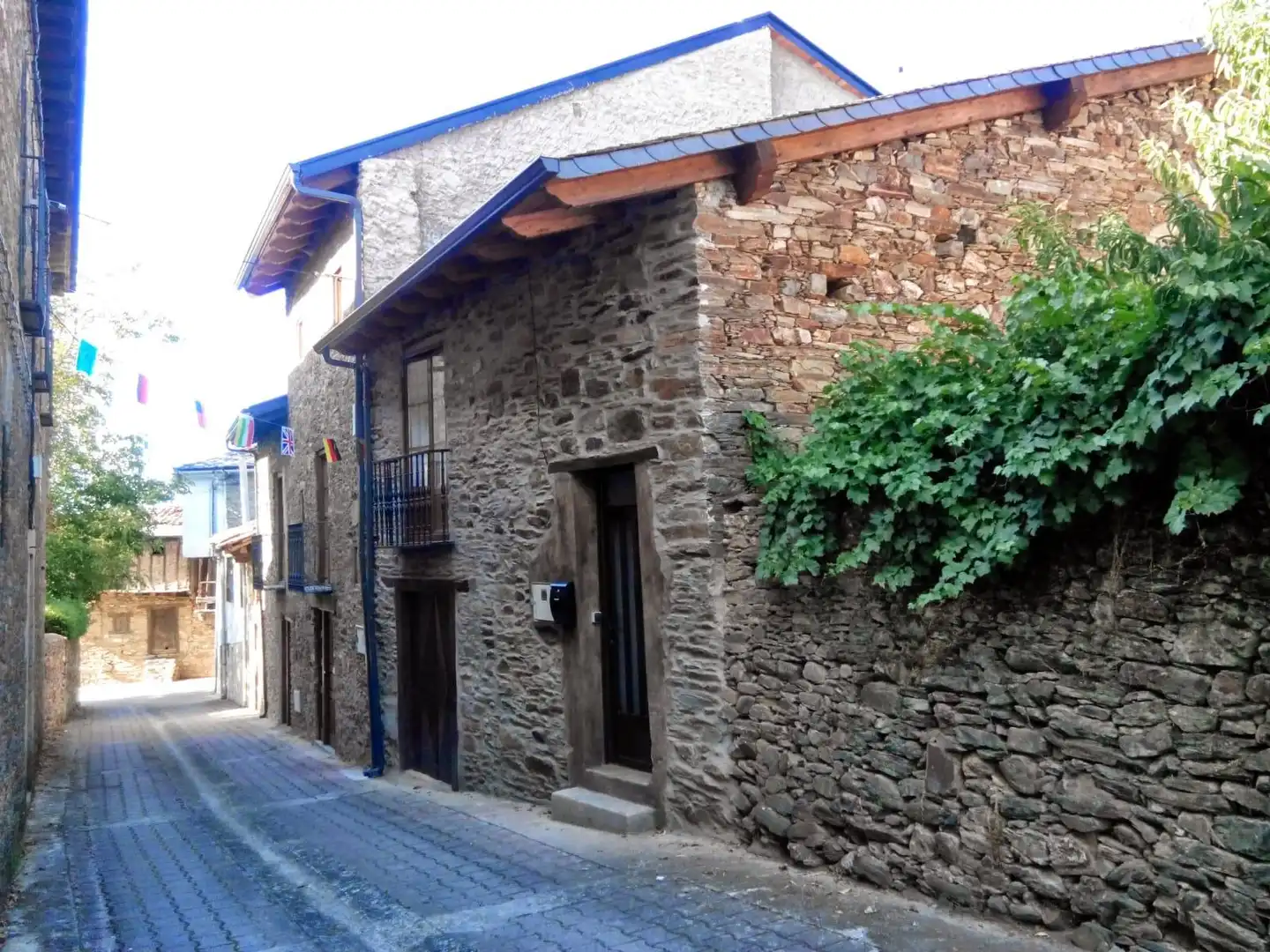 Vista exterior de Finca rústica en venda en Ponferrada amb Jardí privat