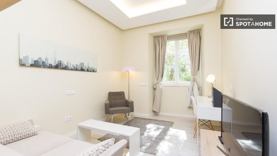 Flat to rent in Trafalgar